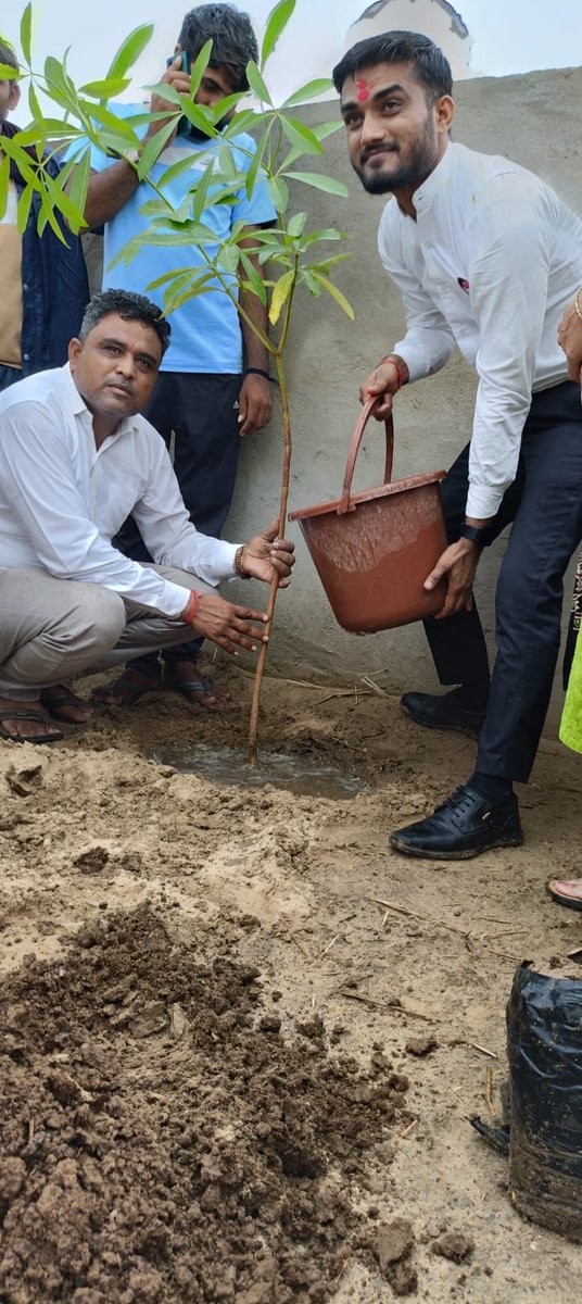 અજરોજ શેરગઢ તેમજ નજુપુરા ગ્રામ પંચાયત દ્વારા  ગામે સામૂહિક વનીકરણ કામગીરીનો માનનીય તાલુકા વિકાસ અધિકારી સાહેબ રાધનપુરના સાનિધ્યમાં પ્રારંભ કરવામાં આવ્યો...