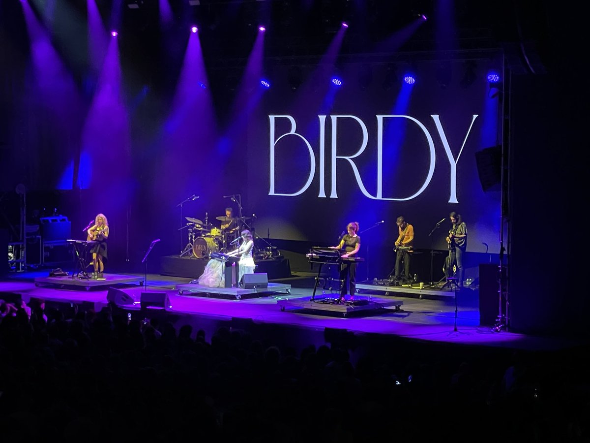 SergioWalias's tweet photo. Espectacular @birdy anoche en concierto en Las Noches del Botánico, en Madrid. https://t.co/1YsGlVMgiV