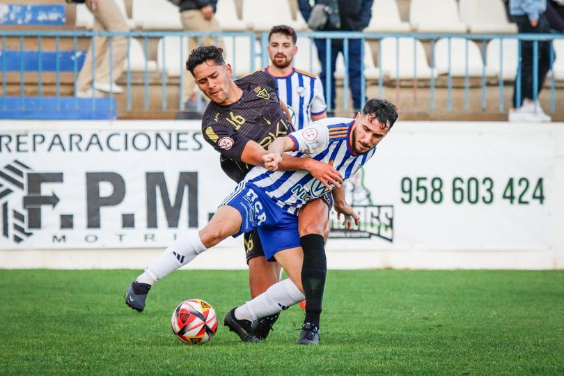 ⏳ <a href="/AlbertoLpezG2/">AlbertoLópezG</a> podría recalar en las próximas horas en la <a href="/udtorredelmar71/">U.D. Torre del Mar</a>.

- El centrocampista malagueño de 29 años saldría del <a href="/CFMOTRIL/">C.F. MOTRIL</a> con destino a Torre del Mar.