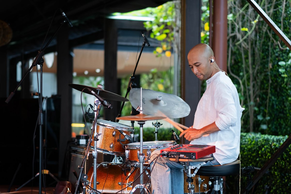 KempinskiBali's tweet photo. This month, Jazz by the Sea was another exciting celebration of jazz music where @astridpiano , @iragatrio , and @diga_aja delivered a special performances, while @reefbeachclub showcased their culinary specialities to enhance the celebration and beachfront experience. https://t.co/hdwU3CriCC