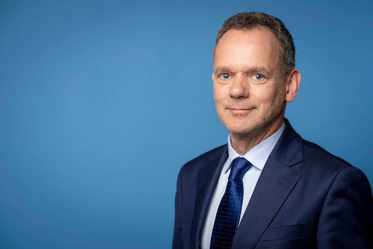 Today the new 🇳🇱 Cabinet of Prime Minister Dick Schoof was sworn in by HM The King, with one familiar face. The new Minister of Foreign Affairs as of today is Caspar Veldkamp, who was our Ambassador from 2015-2019. We wish him all the best &amp; hope to see him in Athens again soon!