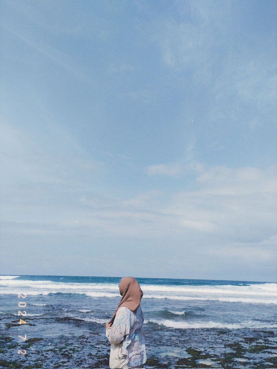 umm0ghey's tweet photo. 🫧🏝️🌊👣🐚🐬🩵 https://t.co/schKHbQQI1