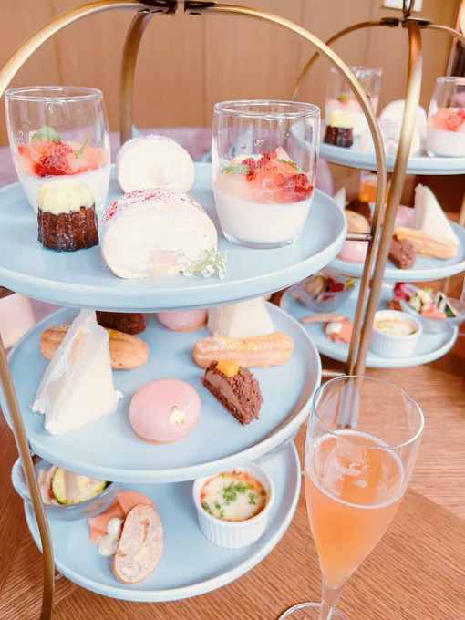 お友達と久々にアフタヌーンティーしてきました どれも美味しかったー!!
