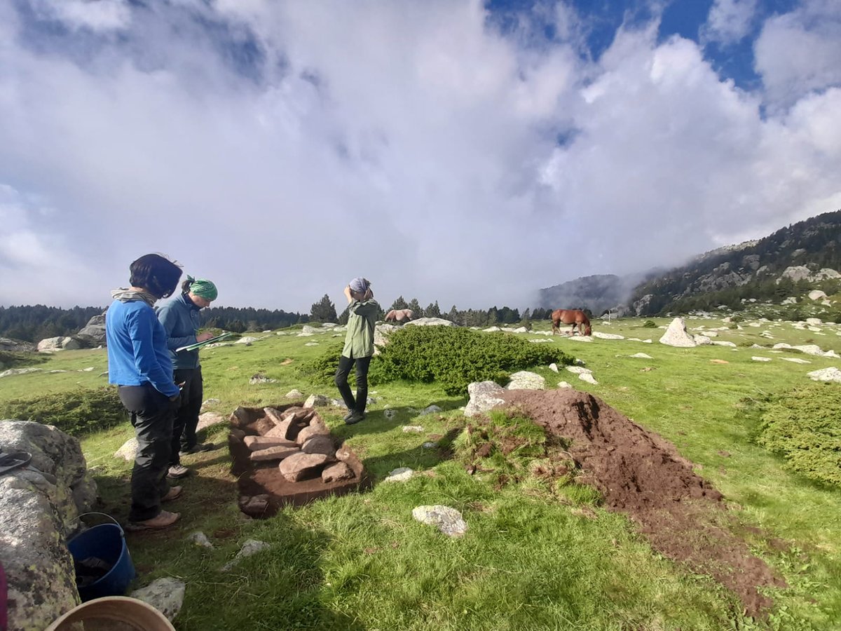 de_llivia's tweet photo. L'Ajuntament de Meranges, l'Institut Català d'Arqueologia Clàssica (ICAC) i el Museu de Llívia s'han aliat en un projecte cultural i patrimonial que pretén promoure i divulgar la rellevància del jaciment del Coll de Molleres, a Meranges, a 2.500 metres d'altura. https://t.co/wppZvMxQqe