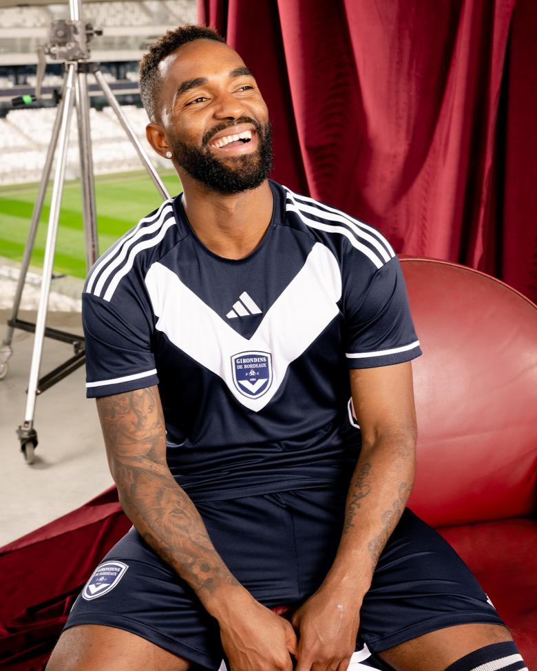_PointDePenalty's tweet photo. Le maillot domicile de Bordeaux 23/24 passe de 100€ à 43€ avec le code PDP10 🍷

Lien https://t.co/Z0HkSpnaP5 https://t.co/zSLLJWTofm