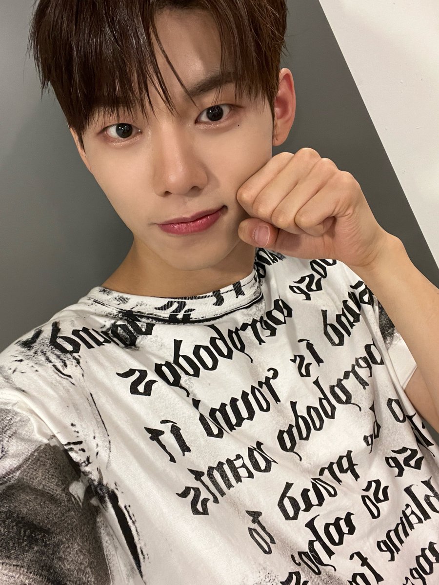 EVNNE_official's tweet photo. 오늘 엔브들 응원 덕분에 잘 했다ㅎㅎ
응원해 줘서 고마워!!💚😉
P.S. 늑댕딩

#EVNNE #이븐
#이정현 #LEEJEONGHYEON https://t.co/GOKitmvdiy