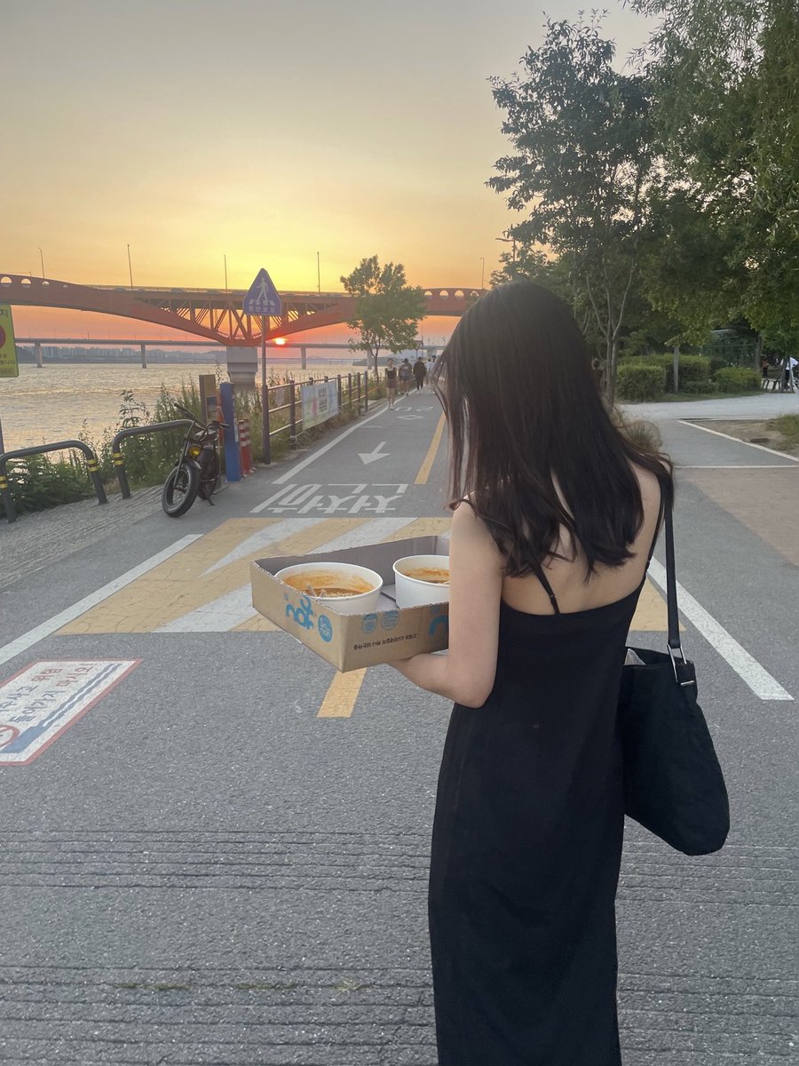 23naaas's tweet photo. 漢江🇰🇷🍜 https://t.co/fRJvD8qHWD