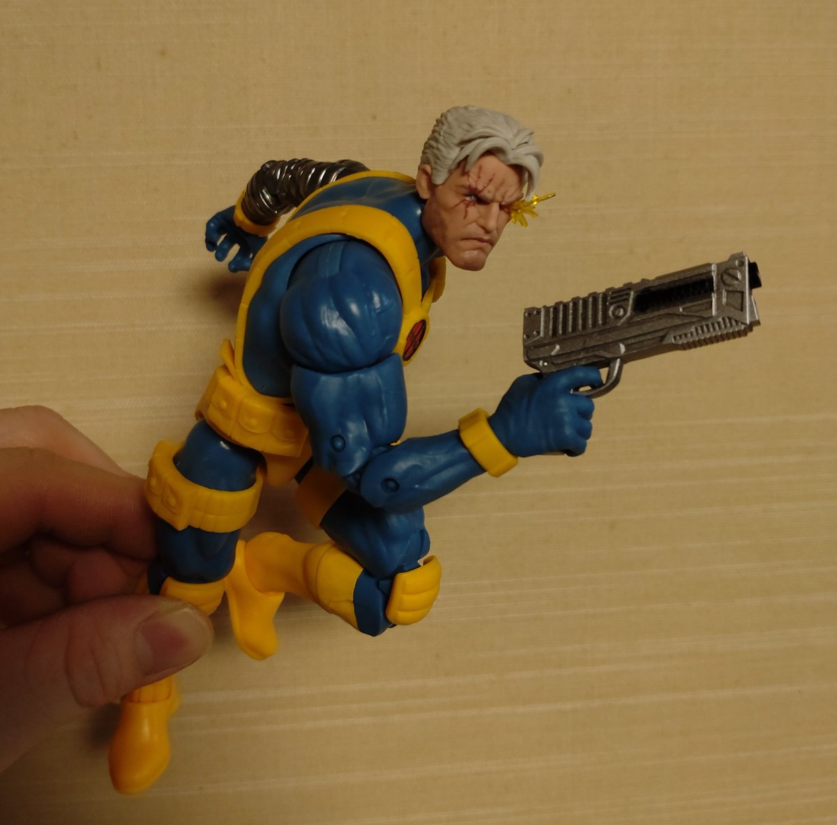 マーベルレジェンド、ザブビルドのケーブル。 このケーブルに持たせ