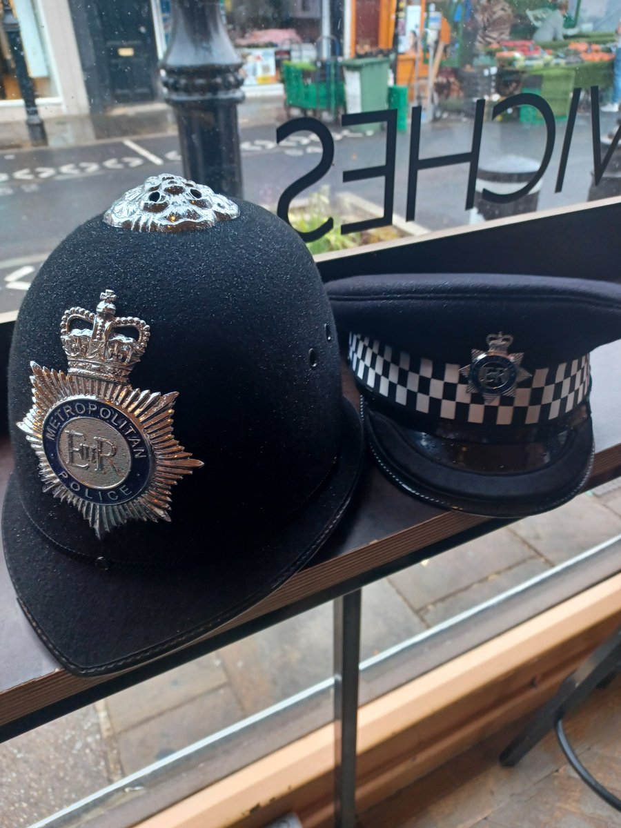 Sheltering from the rain... but we will be setting off for a walk soon ! #SNT #CommunityCrimeFighting