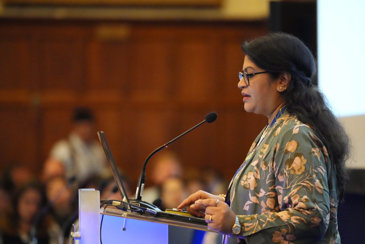 💬 "We can't be fighting the last war...#Nipah is a prototype of a certain type of pathogen and there is a lot to learn from it. But the next pandemic won't necessarily behave as the last one did."
<a href="/CEPIvaccines/">CEPI</a>'s Dr In Kyu Yoon speaking at #PandemicSciences24
