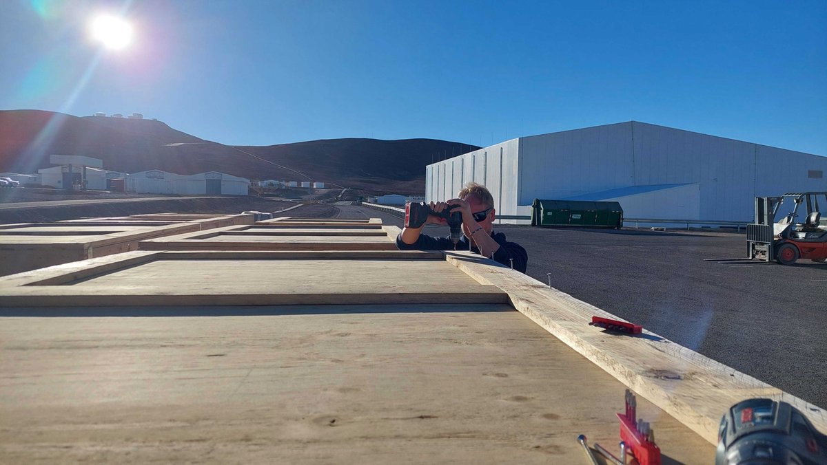 The last boxes for the GRAVITY+ adaptive optics have left Europe, and the first ones have been unpacked in front of Paranal's new integration hall. Stay tuned for a summer of integration and verification!