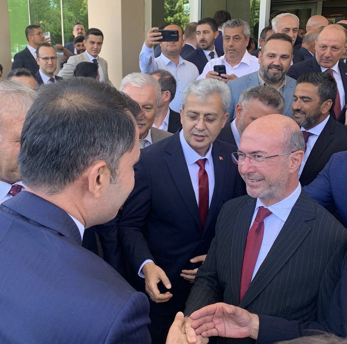 a_pekyatirmaci's tweet photo. Çevre, Şehircilik ve İklim Değişikliği Bakanlığı devir teslim törenine katıldık.  

Görevi devralan Sayın Bakanımız Murat Kurum’a (@murat_kurum) ülkemize ve milletimize hizmet yolunda muvaffakiyetler diliyorum. 

Rabbim yar ve yardımcısı olsun.

Görevi devreden Mehmet Özhaseki (@mehmetozhaseki) Bakanımıza ülkemize ve milletimize hizmetlerinden dolayı teşekkür ediyorum. 

📌 Çevre, Şehircilik ve İklim Değişikliği Bakanlığı