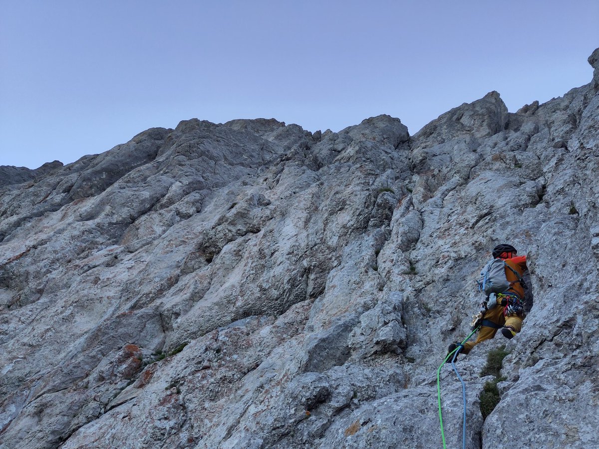 alpinpunx's tweet photo. xeis bleibt nice, vorgestern bei tropischen temperaturen im tal ein kühles tagerl in der westwand des admonter kalbling !B
#alpinistiantifascisti #xeis https://t.co/zIV37z9hiY