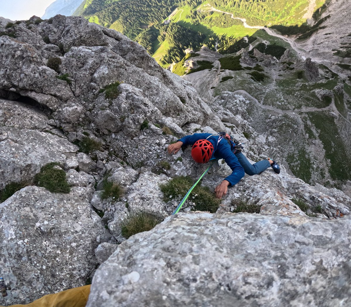 alpinpunx's tweet photo. xeis bleibt nice, vorgestern bei tropischen temperaturen im tal ein kühles tagerl in der westwand des admonter kalbling !B
#alpinistiantifascisti #xeis https://t.co/zIV37z9hiY