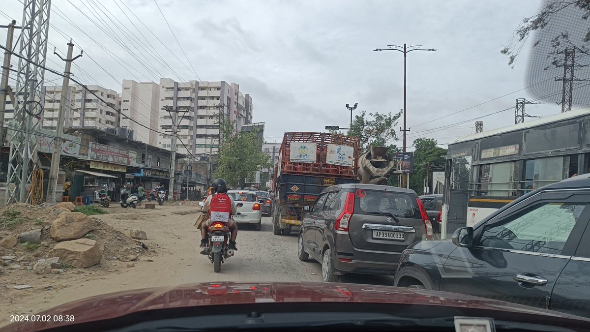 Anilkumarnvk's tweet photo. @GHMCOnline @cdmatelangana Heavy congestion at Cocacola x rds, vikas school.. Road is dug up at various points in the junction and not taken care of.. request authorities to repair it to ease the movement https://t.co/pNsIuHMoZ8