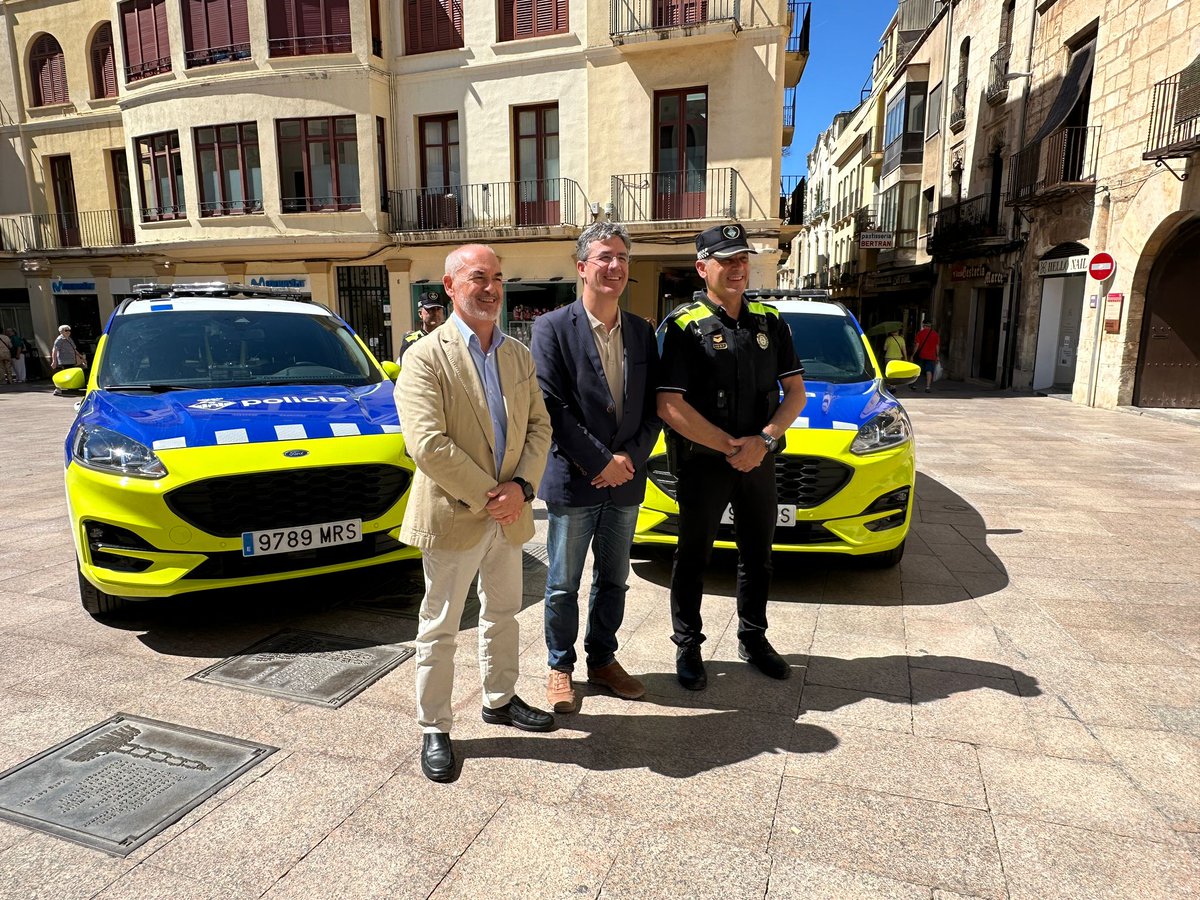 VilafrancaAj's tweet photo. 🚔La Policia Local de #Vilafranca renova el seu parc mòbil amb 3 vehicles nous i preveu completar la plantilla en els propers mesos

⏰L'alcalde anuncia una limitació horària per als establiments d'alimentació situats als entorns de l'estació.

➕info: https://t.co/gydcxw469e https://t.co/wnSinSR3At