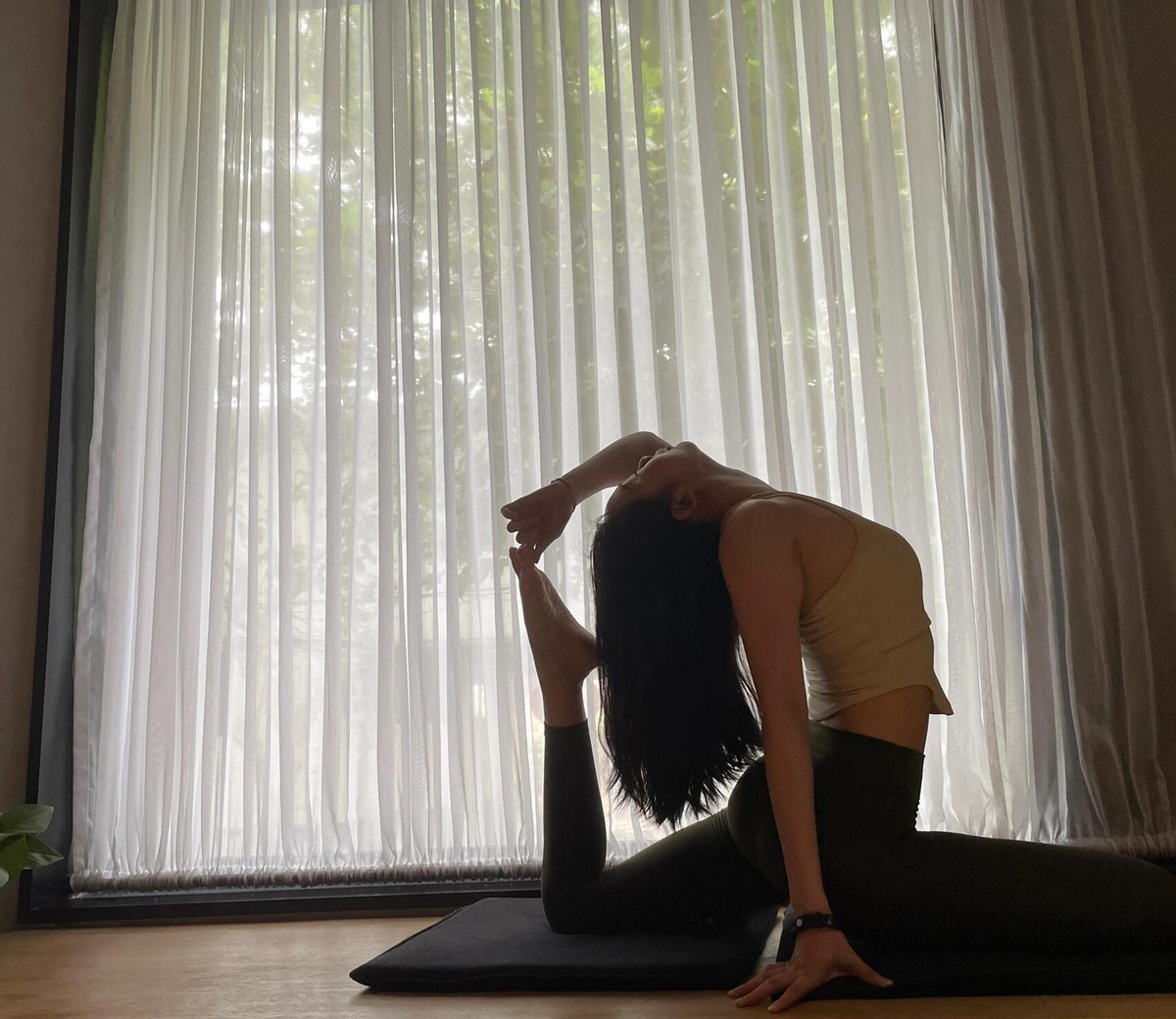 In the morning ,  playing Yoga to fresh ,beauty and fit my body and mind.That is many support in daily life ,so you should play Yoga like me.🧘🏻‍♀️🥰