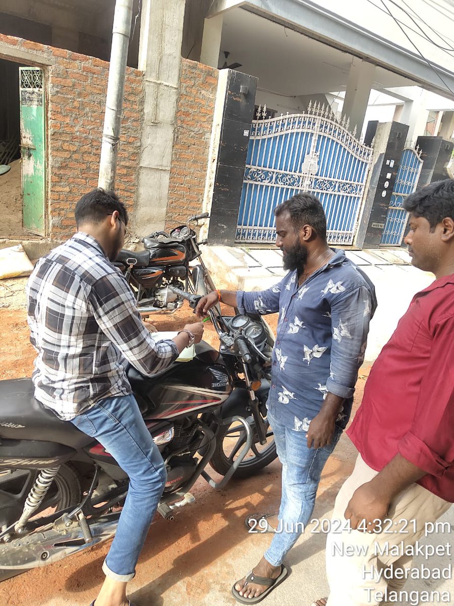 CrzOfficer's tweet photo. @future02025 @gadwalvijayainc @GHMCOnline @CommissionrGHMC @AMOH6GHMC @Director_EVDM @TelanganaCMO @AMalakpet @Collector_HYD @CoreenaSuares2 @XpressHyderabad @TelanganaCS @OffDSB Dear citizen Attended your Twitter complaint and caught 3dogs from the area and shifted to ACC chudibazar for ABC/ARV https://t.co/vH6ryZ9acQ