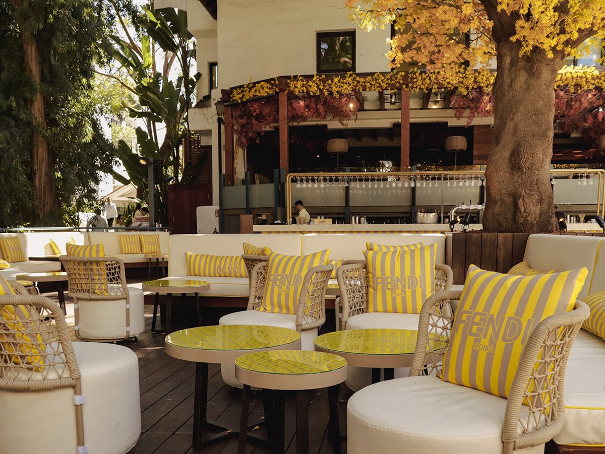 cppluxury's tweet photo. FENDI opens Fendi Plaza in Marbella at Puerte Romano
#Fendi #FendiPlaza #FendiCaffe #PuenteRomano #Marbella #luxuryfashion #luxury #fashion #luxurylifestyle #luxuryhospitality #luxurybranding
Photos #ElenaAlionaPrada https://t.co/azetb5Jei4