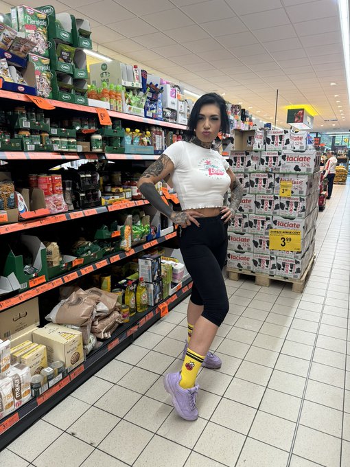 Wszędzie reklamuje biedronkę xd 🤣 https://t.co/BQniNDoPVR