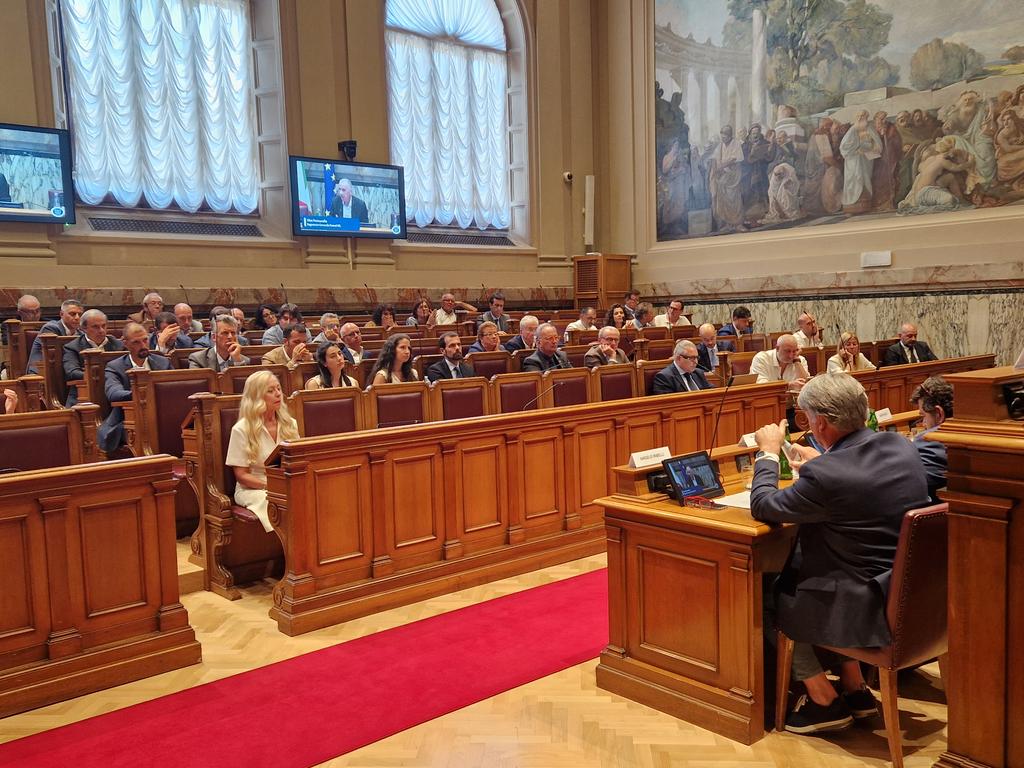 FilcaCisl's tweet photo. #SicurezzaLavoro, il segr. naz. Angelo Ribelli è intervenuto a evento Anceferr al Cnel: "Bisogna puntare su #formazione, prevenzione, innovazione, qualificazione di imprese e lavoratori. In questa sfida sono fondamentali bilateralità, #partecipazione e sinergia tra le parti". https://t.co/vdAABZJVWs