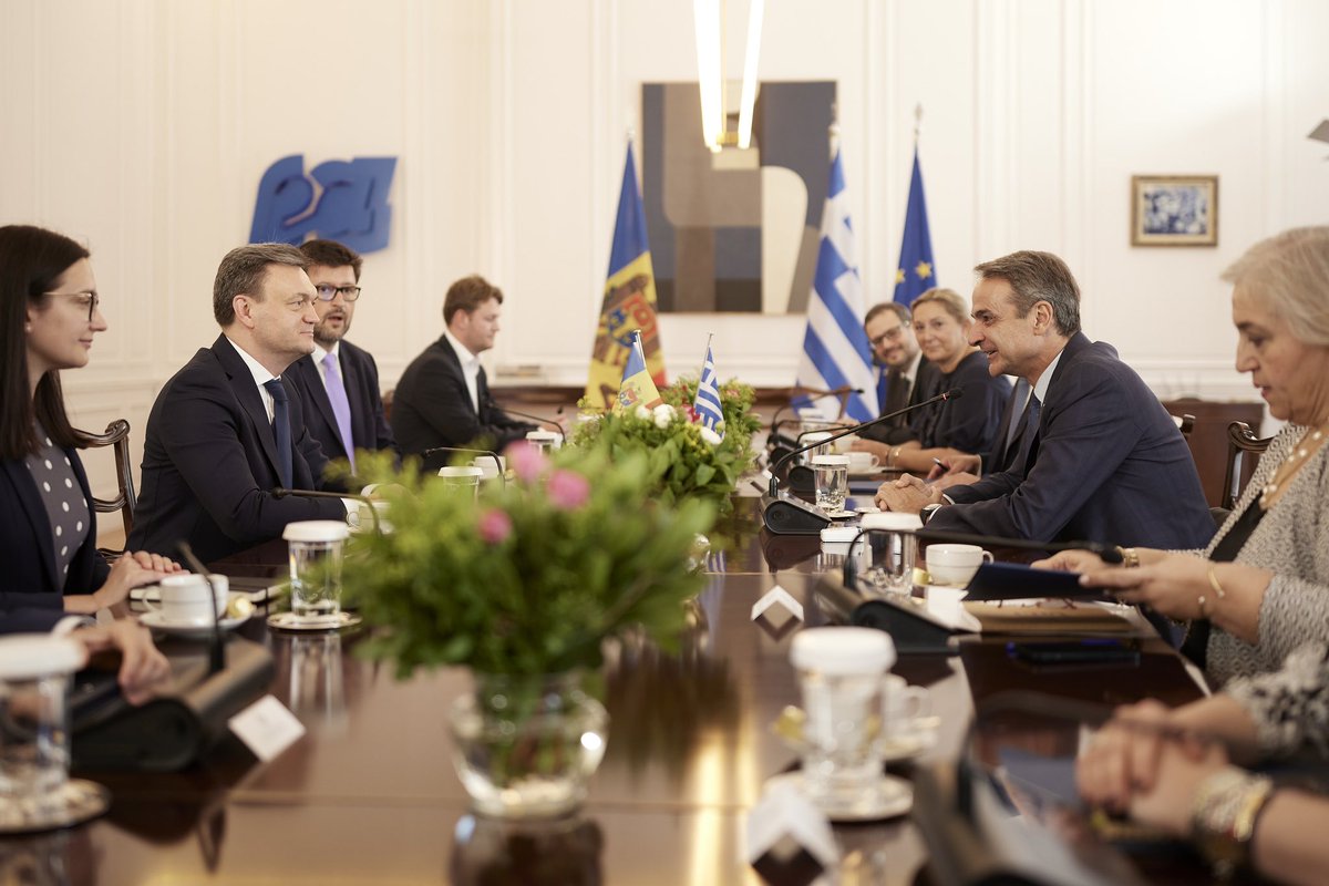DorinRecean's tweet photo. Had a very good meeting with 🇬🇷PM @kmitsotakis today.

We have increasingly close ties with Greece &amp; are ready to further extend our cooperation in several area: infrastructure projects, energy, trade and economy.

Agreed that soon we’ll organise a joint business forum. https://t.co/wvEjEgZcDS