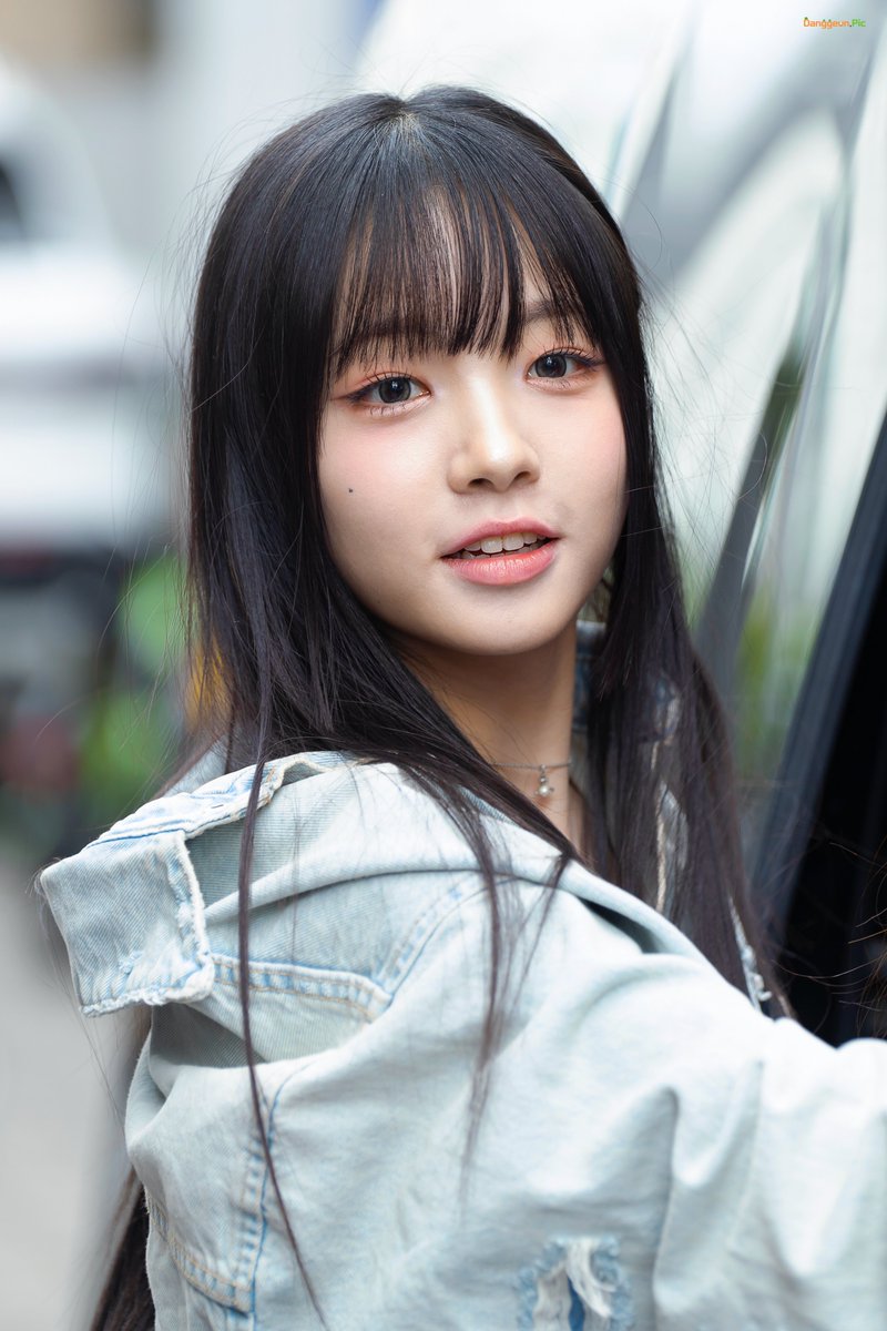 TripleMoment's tweet photo. 240629 팬싸인회 퇴근길

#트리플에스 #tripleS 
#김채원 #ChaeWon https://t.co/RlBQ0k6ovx
