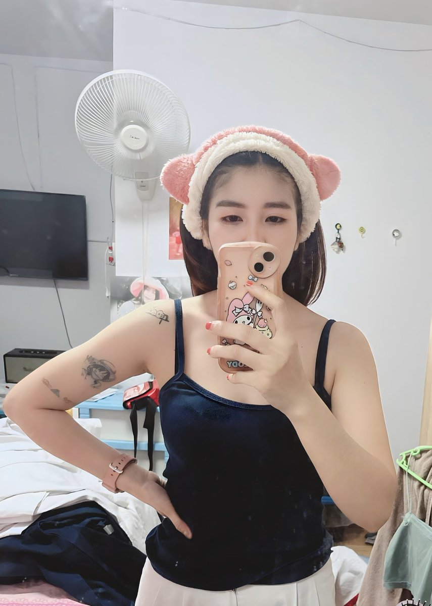 เขาบอกว่า
"ถ้าคุณเริ่มซึมโดยไม่มีเหตุผลและคุณไม่รู้ว่าทำไม นั้นเป็น
เพราะคุณเก็บทุกอย่างไว้กับตัว
เองเสมอ" 🙂‍↔️😒 #บ่อวิน