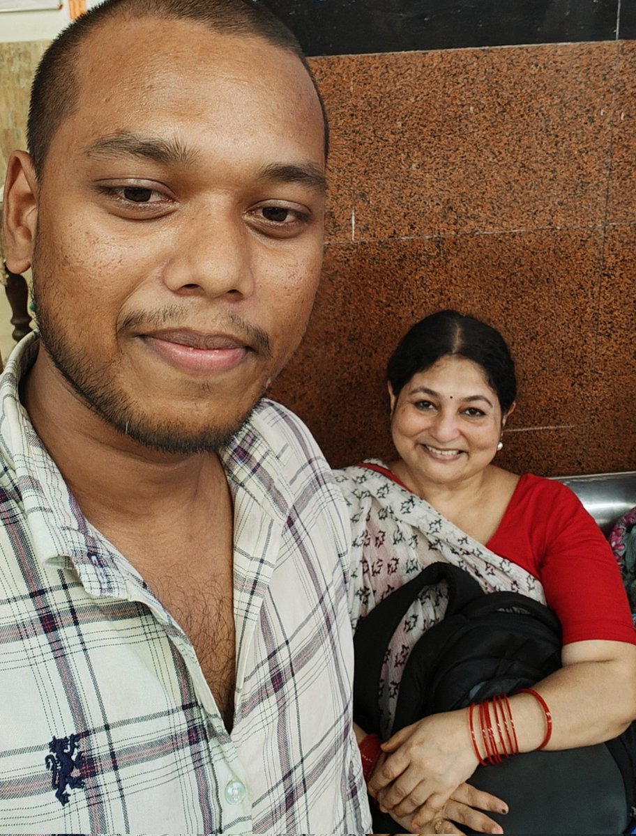 savitajha_jnu's tweet image. ये रहे मेरे सारथी दरभंगा यात्रा में, व्यवहार इतना शालीन और यात्री को अपनी जिम्मेवारी समझने के आनंद के जज्बे ने मन मोह लिया। शुक्रिया आनंद , शुक्रिया@rodbezapp इस सुरक्षाजनक सेवा के लिए। 

#solotravel 
#responsibledrivers
#safetrips