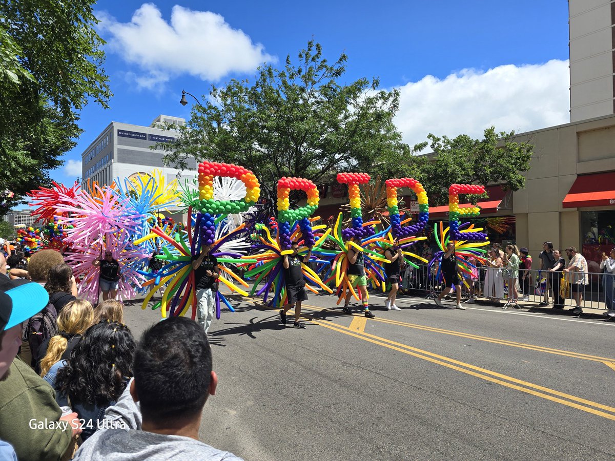 MA0S87's tweet photo. 🤩🥳🥳🏳️🌈 #PrideMonth2024 #pridechicago #Pride2024 https://t.co/oB7gavHlRq