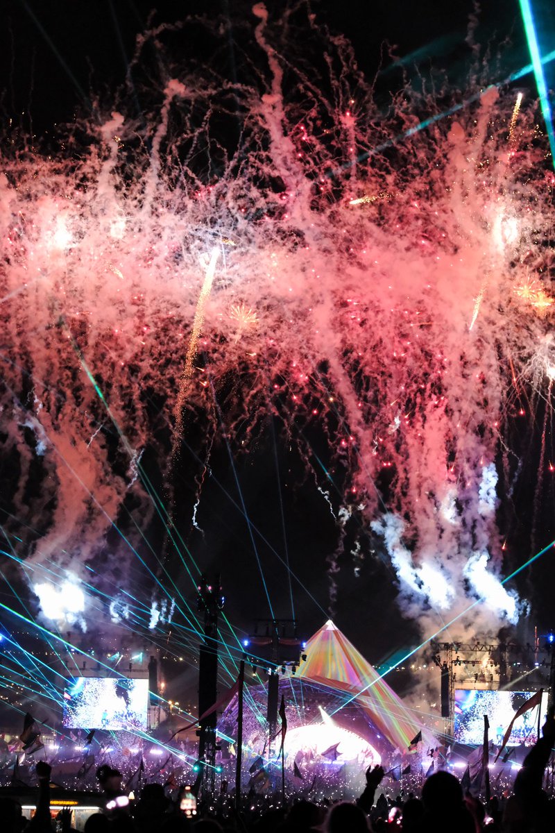 _hsquared's tweet image. Its hard to explain why there is no where else like Glastonbury Festival. Its hard to explain why it means so much to me and to so many other people.

But let me try to share my experience… Heres a little thread 🧵 ⤵️ with photos!
