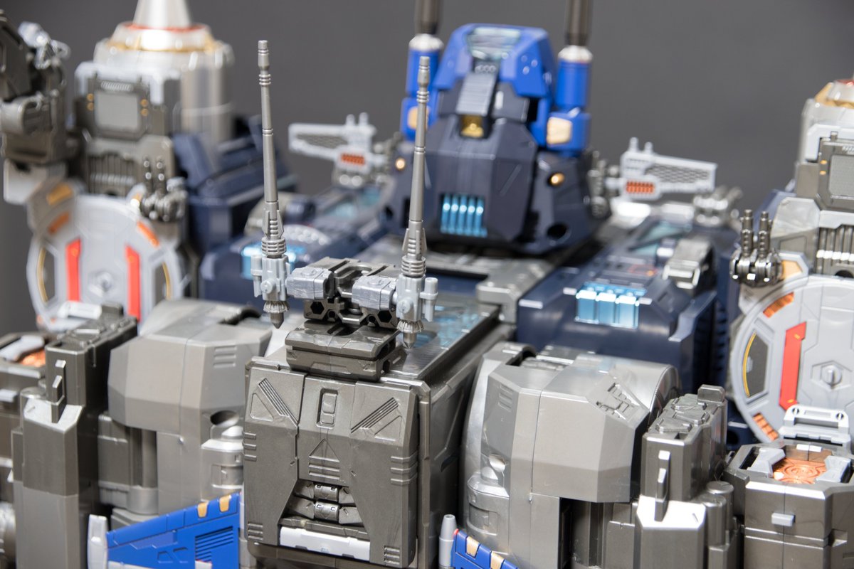 section13013001's tweet photo. フェイスガードは機体IDを偽装するための物であり機能としては特筆すべきものは無い
踵部は増設のジェネレーターがハイヒール構造となり二次的に格闘時の機動性を向上させている
又、各部の自律化によりガンナーブリッジや格納砲座は廃され自動砲座等に換装されている

#オールダイアクロンコンペ2024 https://t.co/fX9myspRYX