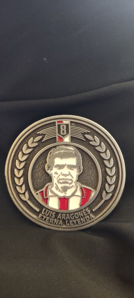 StickyBoy_'s tweet photo. Que buen dia para recibir la moneda. Seguiremos luchando por nuestros símbolos, siempre Atleti. @FA82Oficial https://t.co/ZLwTE995DI