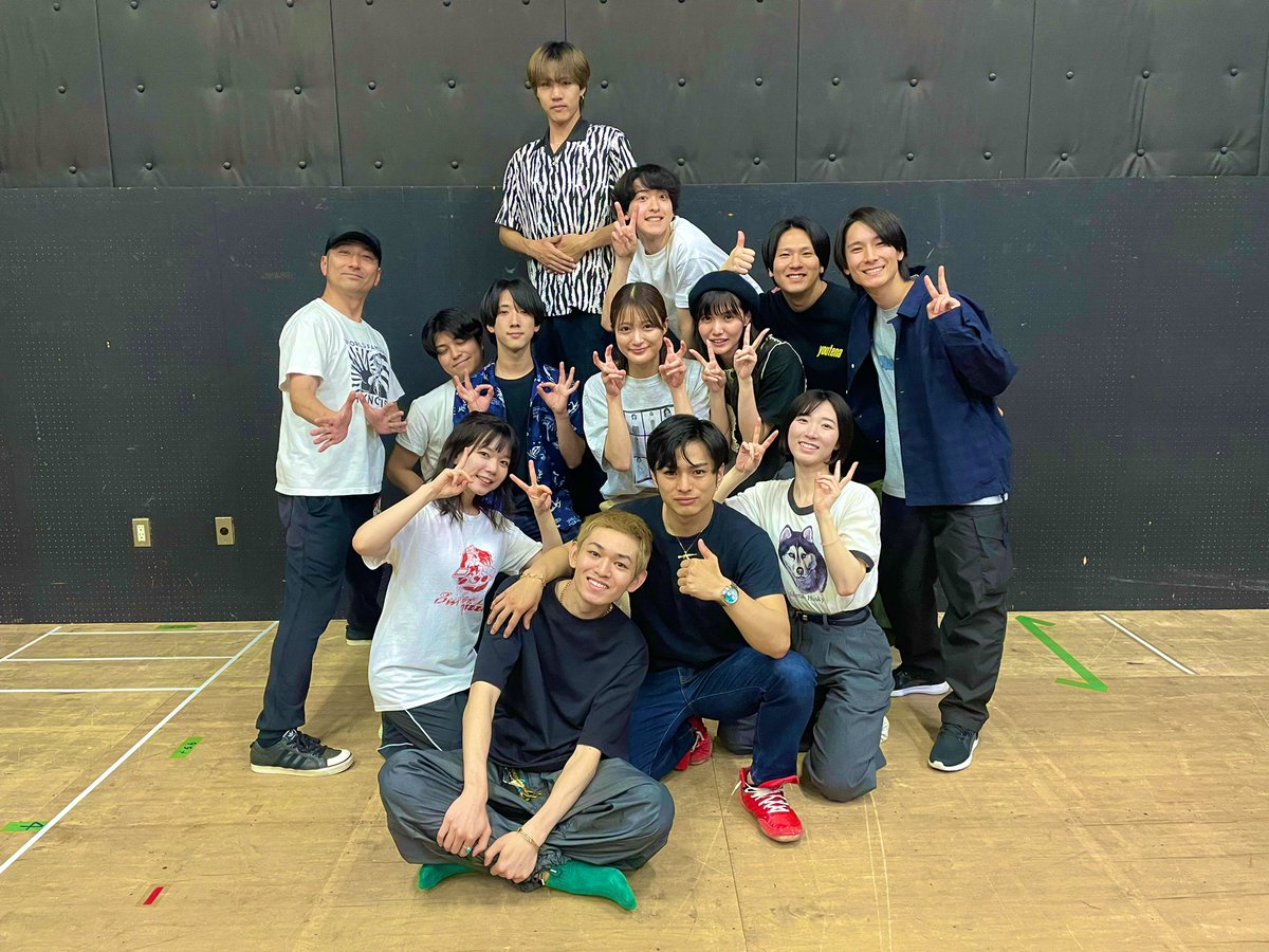 ovation_ovation's tweet photo. 舞台「ovation! ovation!!」
今週の金曜日に開幕いたします！

全ての稽古を終え残すは本番のみ！
日替わりエンディング、ゲストなど毎公演違った #オベオベ を見ることができます!
是非劇場でお待ちしております！！

チケット当日引換券受付中↓
https://t.co/6JaOA0VGin https://t.co/ufnAyfTyhI