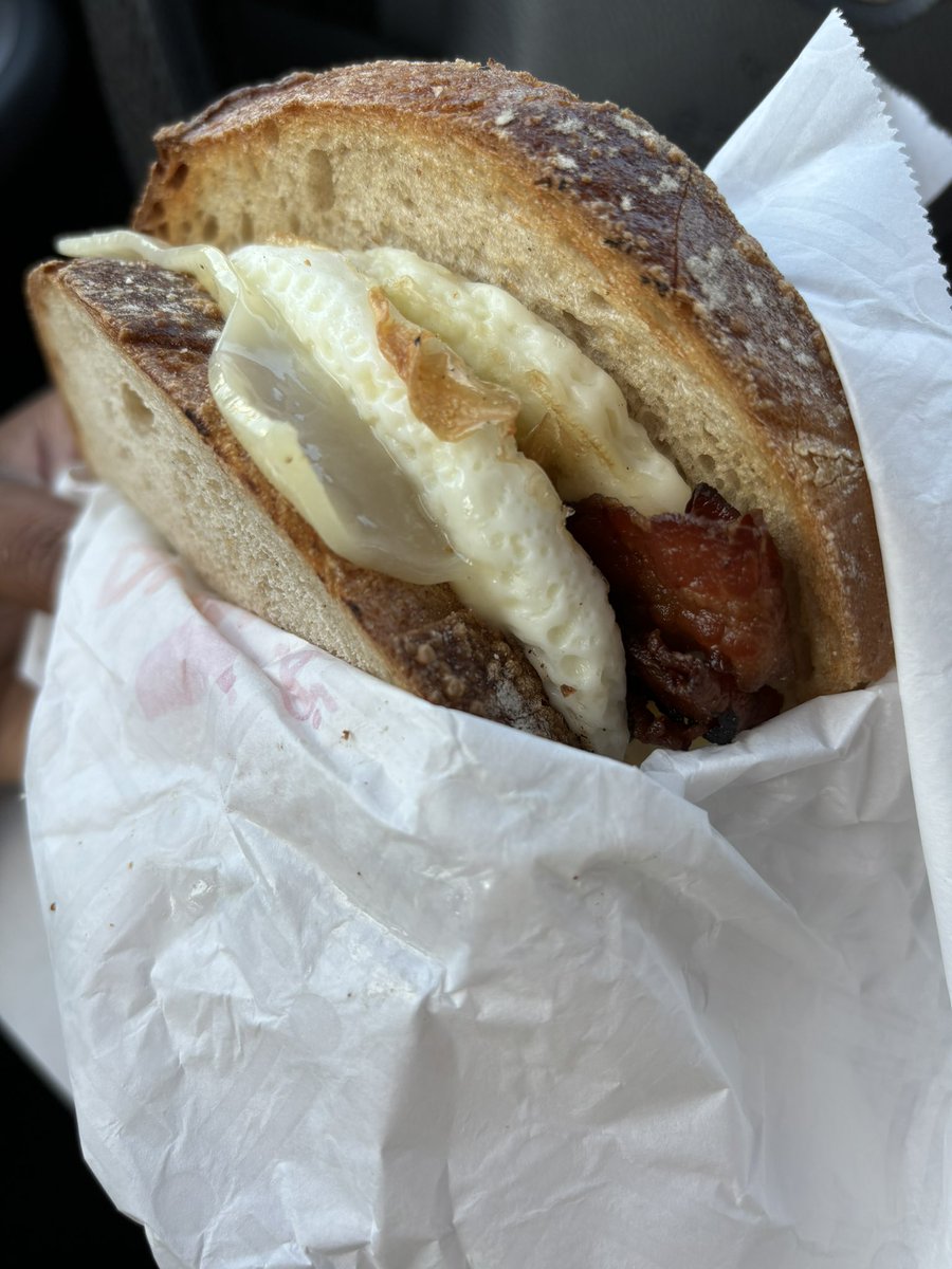 africaaaa_'s tweet photo. i’m disappointed @dunkindonuts i asked for a turkey sausage egg and cheese on sourdough bread and why i get pork bacon 😤😤😤 https://t.co/gwSPa5L2aJ