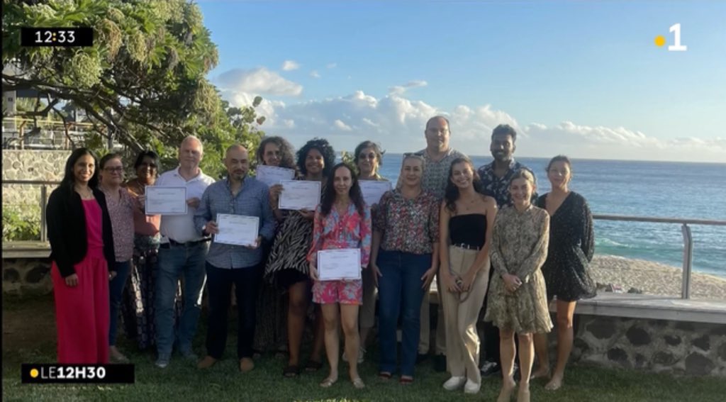 Christophe TURPIN (@savat2dwa) on Twitter photo Je découvre que <a href="/Univ_Reunion/">Université de La Réunion</a> propose un diplôme de #langue et culture #créoles .
Y’a déjà une première promo !
#LaReunion <a href="/afzattara/">afzattara</a> <a href="/VBertile/">Véronique BERTILE</a> Je découvre que <a href="/Univ_Reunion/">Université de La Réunion</a> propose un diplôme de #langue et culture #créoles .
Y’a déjà une première promo !
#LaReunion <a href="/afzattara/">afzattara</a> <a href="/VBertile/">Véronique BERTILE</a>