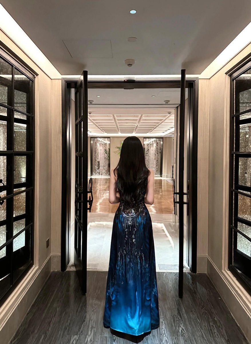 Ella44558's tweet photo. Feeling fabulous in my new dress! The color matches perfectly with the walls and flooring. 👗💙 https://t.co/jri9fkAduG