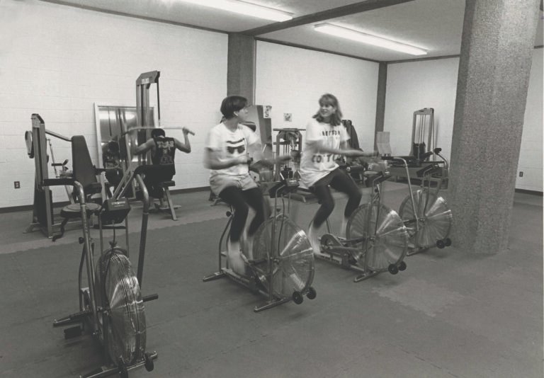 Throwback to a lively scene at the Ferris Athletic Center, in 1988. Can you spot these two on the exercise bikes? Share your favorite Ferris memories in the comments below! 💪🚴‍♂️💪 Learn more at: bit.ly/3W3lxLC 🌟
#TrinAlum #BantamProud #TogetherWeTrin 💙💛