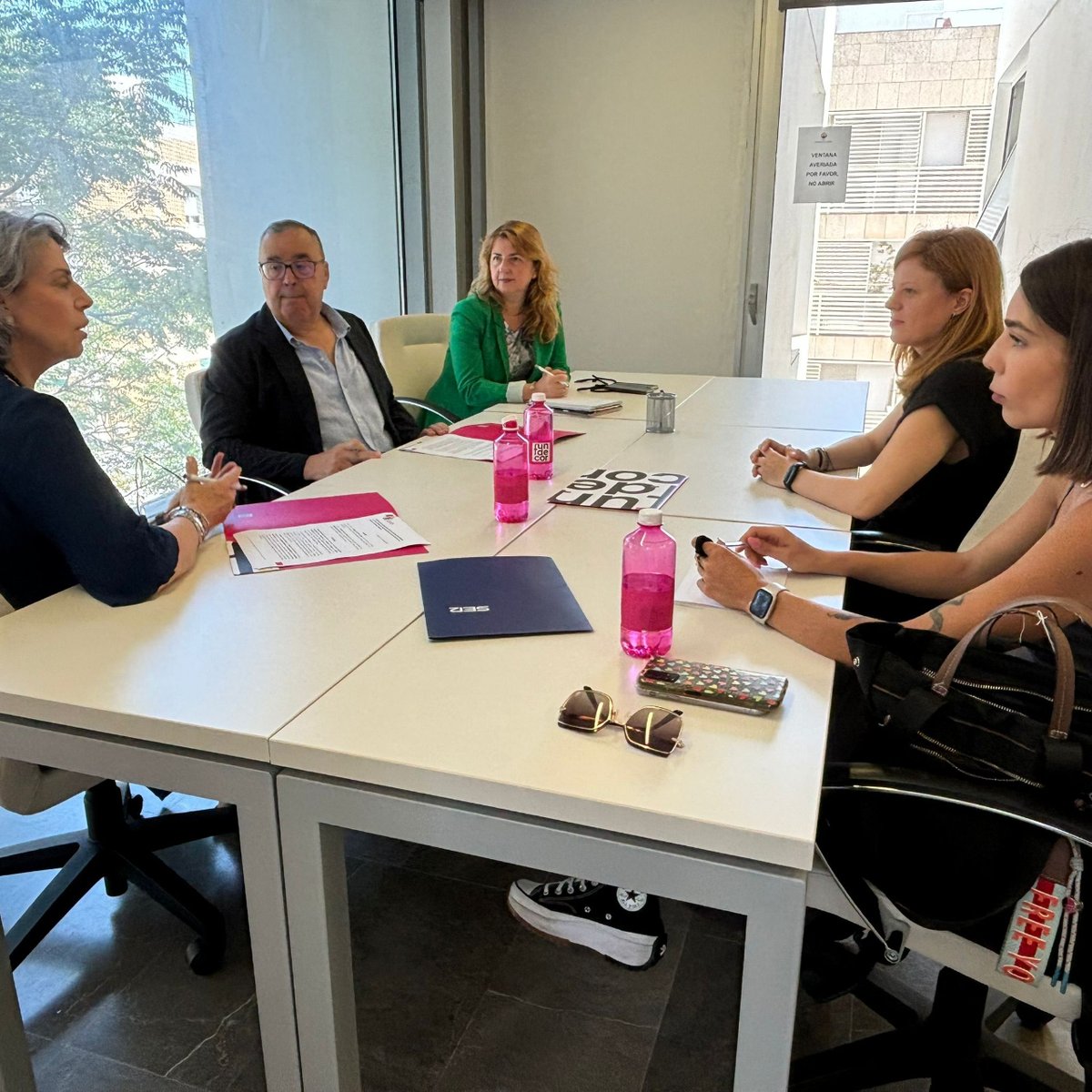 fundecoruco's tweet image. 🤝 Firmamos nuevo convenio de colaboración entre Fundecor y Cadena SER, una de las principales cadenas de prensa y radio del país, en pro de la difusión de contenidos relevantes y en la promoción de programas que contribuyan al desarrollo económico y social.

#Fundecor #CadenaSER