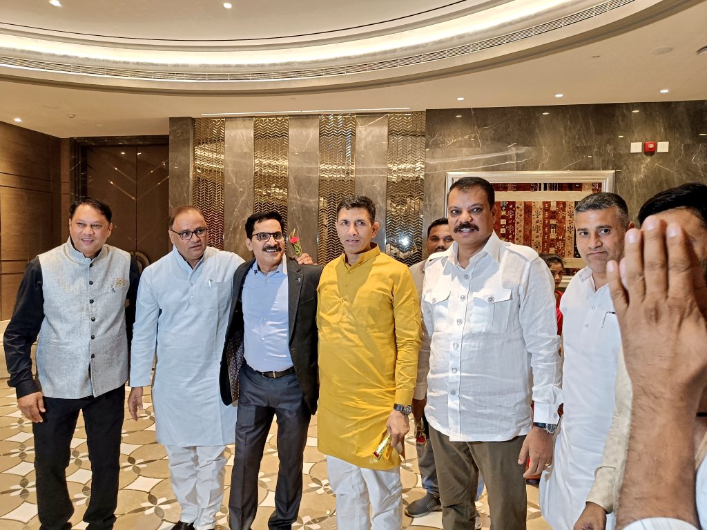 TheSootr's tweet image. आदरणीय @MPArunYadav, द सूत्र के स्थापना दिवस कार्यक्रम &apos;सूत्र सितारे&apos; में आप पधारे इसके लिए सूत्र परिवार आपका बहुत-बहुत आभारी है। 
.
.
#ArunYadav #MadhyaPradesh #Congress #TheSootr #SootrSitare