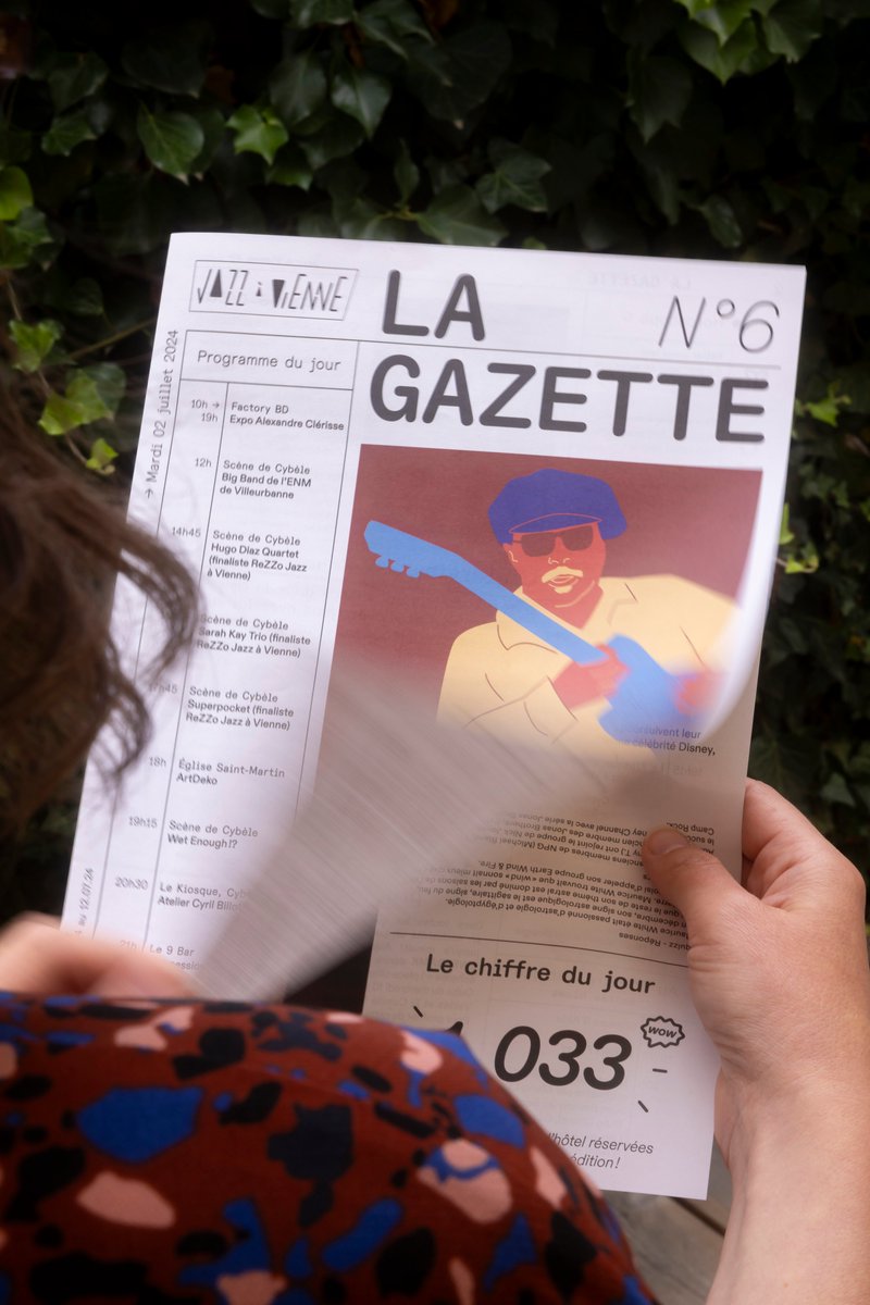 📰[GAZETTE DU JOUR] // Gratuite et distribuée quotidiennement au Théâtre Antique et à Cybèle, la gazette est également accessible sur l’application mobile Jazz à Vienne. 

👉 Pour consulter la gazette en ligne, téléchargez l’application Jazz à Vienne : onelink.to/a2sywb