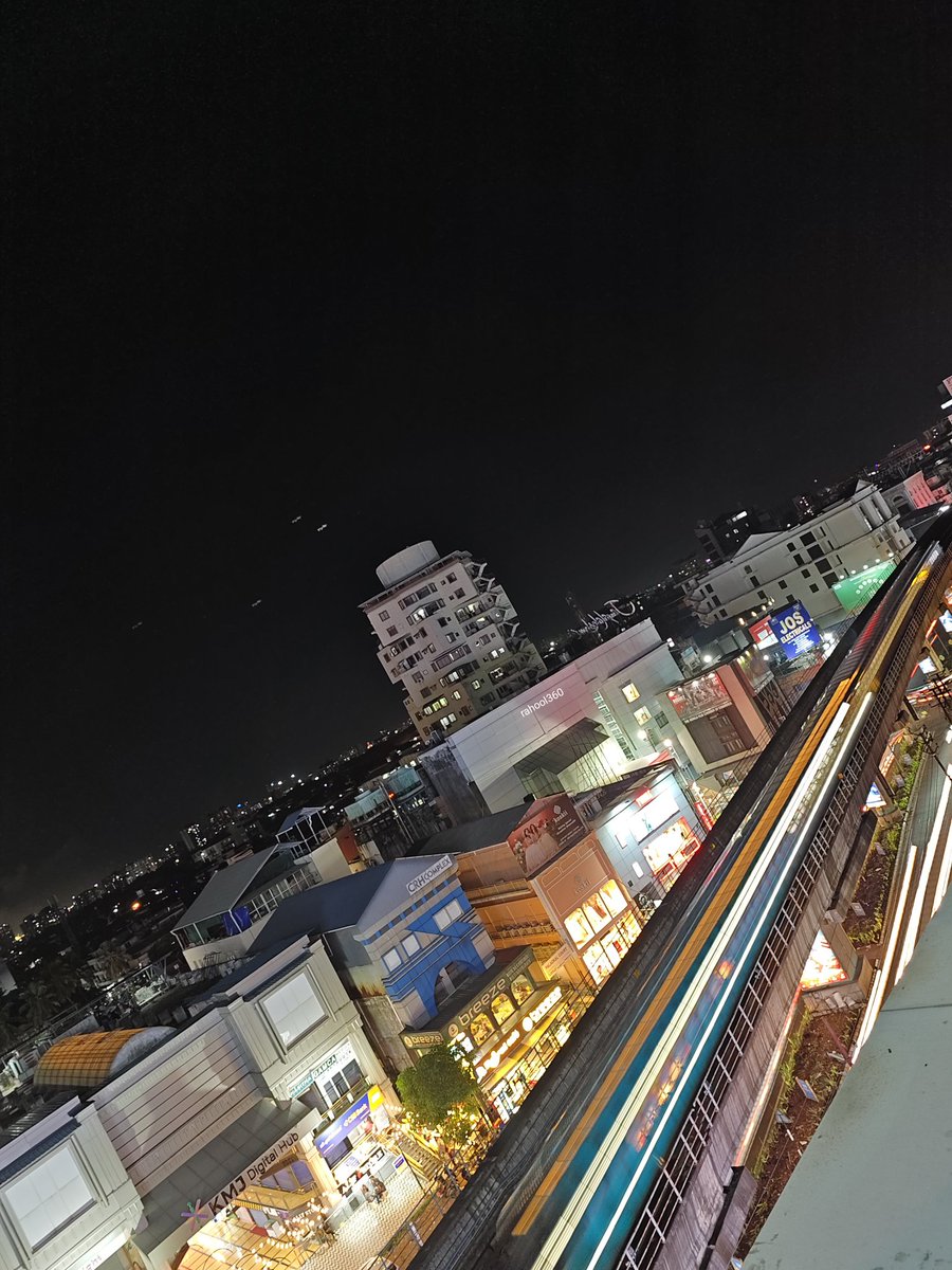 rahool360's tweet image. Tonight decided to walk at #MGroad...I rarely go here nowadays since couldn&apos;t get tickets for the movie I planned decided to walk here..
.
.
.
.
#Kochi #night #walk #lightpainiting  #ShotOnSnapdragon @Snapdragon @Snapdragon_IN