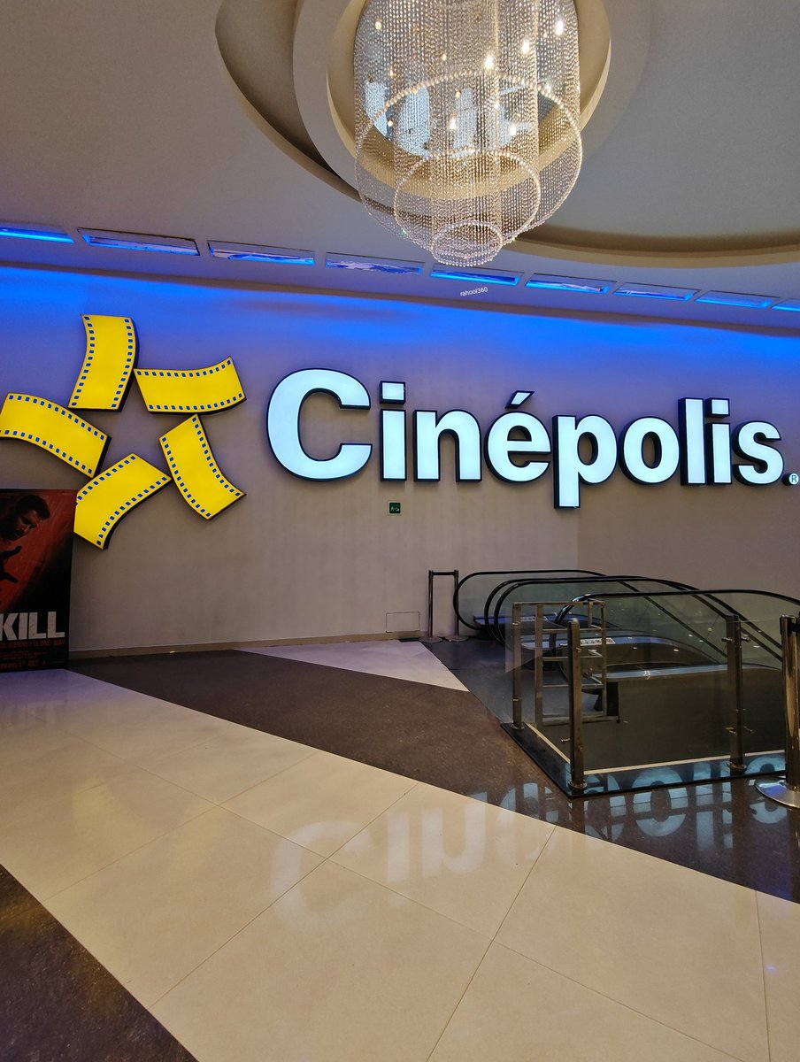 rahool360's tweet image. Tonight decided to walk at #MGroad...I rarely go here nowadays since couldn&apos;t get tickets for the movie I planned decided to walk here..
.
.
.
.
#Kochi #night #walk #lightpainiting  #ShotOnSnapdragon @Snapdragon @Snapdragon_IN