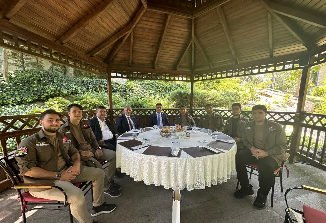 Nurettin Alan (@av_nurettinalan) on Twitter photo Spaceport America Cup’24 Üniversiteler Arası Roket Mühendisliği yarışmasında Dünya Şampiyonu olan Vefa Havacılık Ekibimizi Gazi Meclisimizde ağırladık. Meclis Başkanımız sayın <a href="/NumanKurtulmus/">Numan Kurtulmuş</a>'a takımımıza verdiği destekten dolayı teşekkür ediyoruz. Spaceport America Cup’24 Üniversiteler Arası Roket Mühendisliği yarışmasında Dünya Şampiyonu olan Vefa Havacılık Ekibimizi Gazi Meclisimizde ağırladık. Meclis Başkanımız sayın <a href="/NumanKurtulmus/">Numan Kurtulmuş</a>'a takımımıza verdiği destekten dolayı teşekkür ediyoruz.