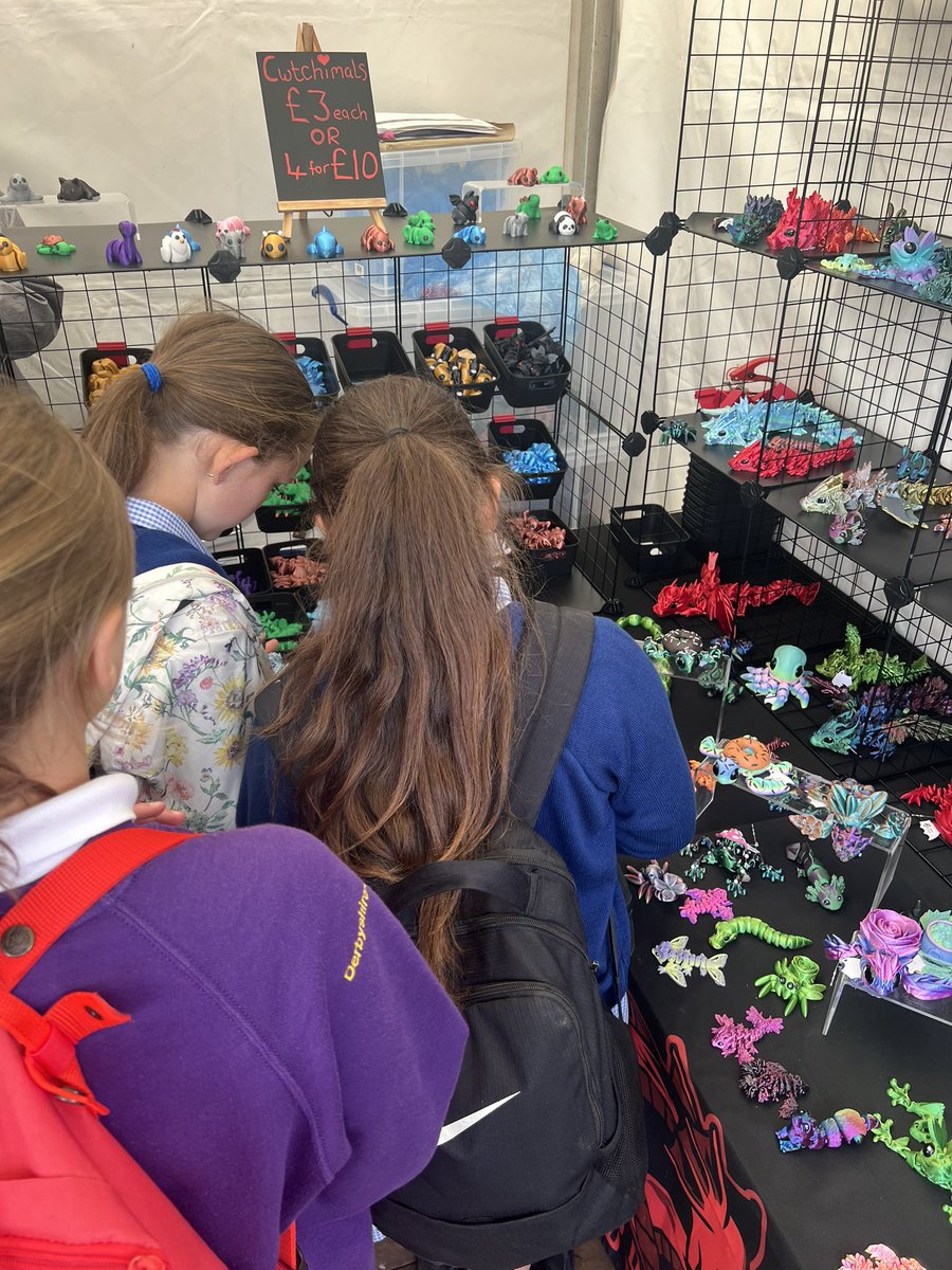rofftschool's tweet photo. Years 5 and 6 had a fantastic day at @llangollen_Eist today enjoying choir and dance performances, martial arts, circus skills, painting, Welsh storytelling and of course some shopping! 🏴󠁧󠁢󠁷󠁬󠁳󠁿 #cymruambyth https://t.co/J2hxgU6vJA