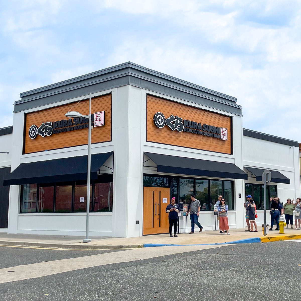 kurasushi_usa's tweet image. ‼ WE'RE OPEN #LAKEGROVE ‼️ We are NOW REVOLVING at @SmithHavenMall!  Come visit us at our newest location. We can’t wait to serve you here! #revolvingsushi #LAKEGROVENY  
👉 For more details about this grand opening visit
facebook.com/events/2269906…  
📍 619 Smith Haven Mall Suite