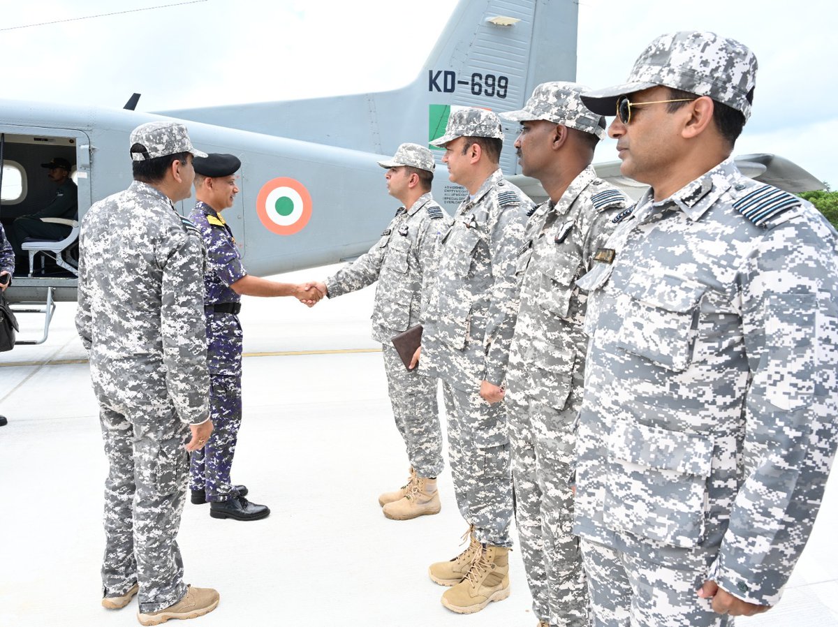 AN_Command's tweet photo. RAdm Biplab Hota, VSM Chief of Staff #ANC, visited #AFSCarNic. During his maiden visit, he inspected the station, interacted with personnel, and reviewed operational preparedness & ongoing infrastructure projects. #HQIDS #IAFMCC #AirForceComponent #ANC https://t.co/N3fEX6MwJt