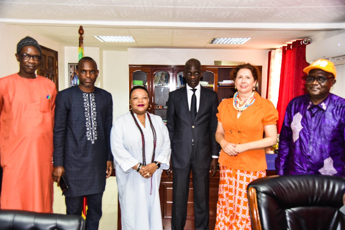 UNFPASenegal's tweet photo. Gratitude et dévouement partagés lors de notre visite de courtoisie ce matin à la mairie de GTFC.Un grand merci à M. le Maire et tout le  conseil municipal pour leur travail acharné, bienvenue Mme Brigit Van Hout et Mme Tracey-Hebert Seck, représentantes UNFPA à Brussels et au 🇸🇳 https://t.co/4vNOWaBDGL