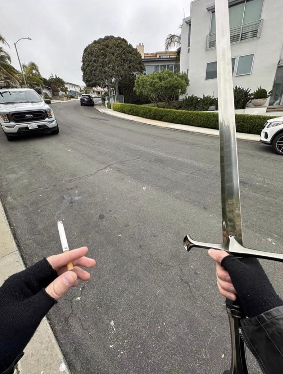 insaneposes's tweet image. 