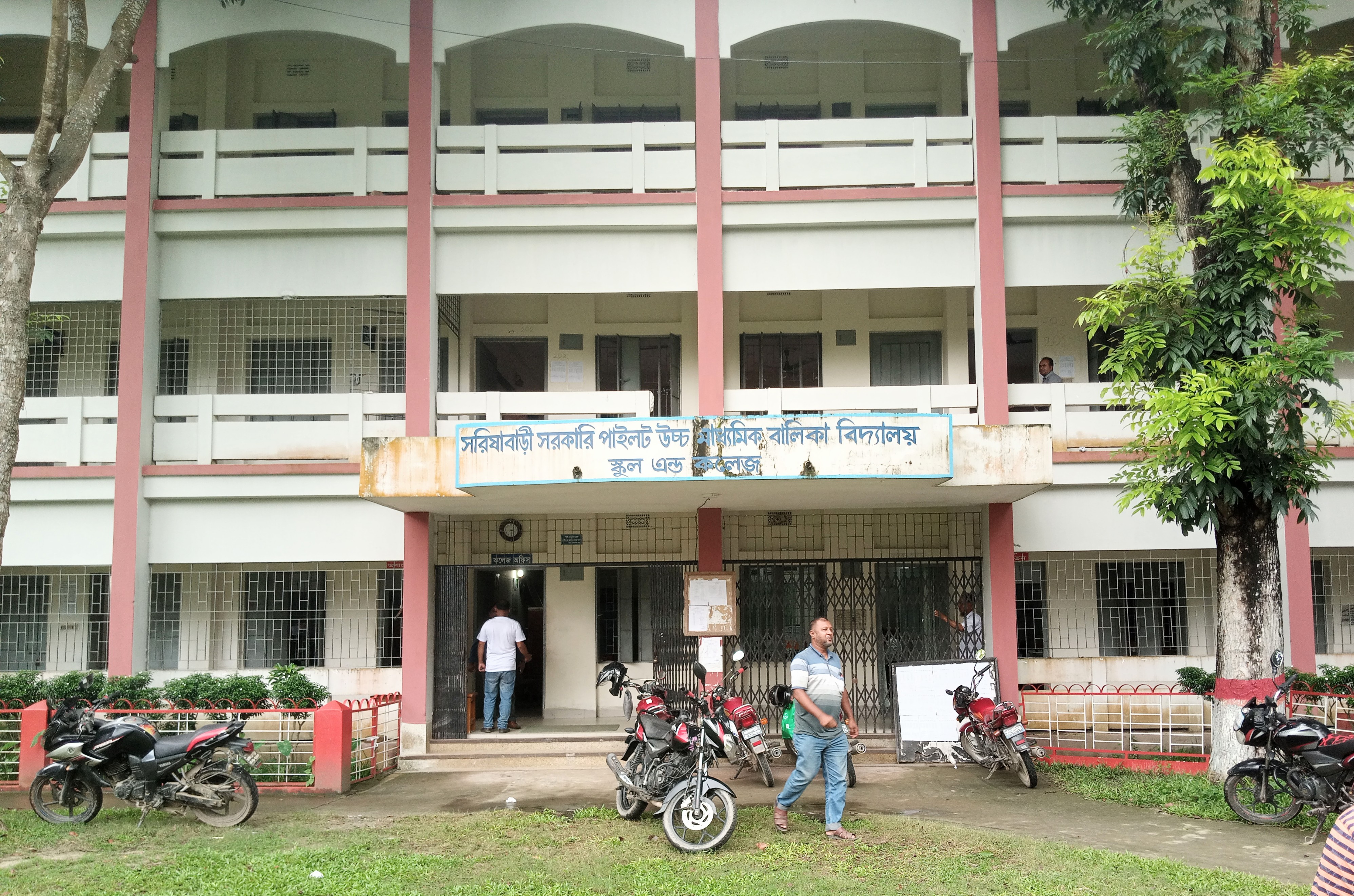 সরিষাবাড়িতে মোবাইল রাখার দায়ে এক পরীক্ষার্থী বহিষ্কার, দুই শিক্ষককে অব্যাহতি